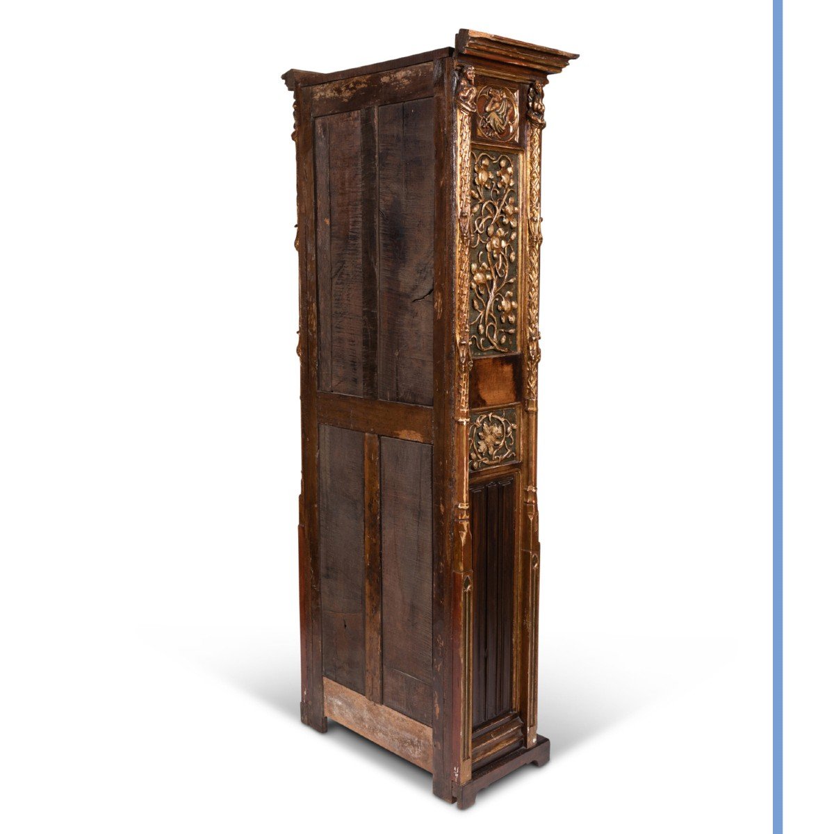 Armoire n&eacute;ogothique en bois richement sculpt&eacute;, laqu&eacute; polychrome et dor&eacute;, XIXe-photo-1