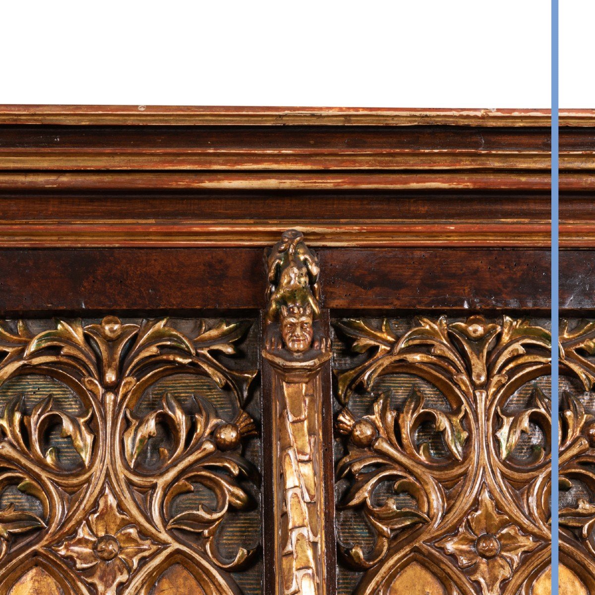Armoire n&eacute;ogothique en bois richement sculpt&eacute;, laqu&eacute; polychrome et dor&eacute;, XIXe-photo-3