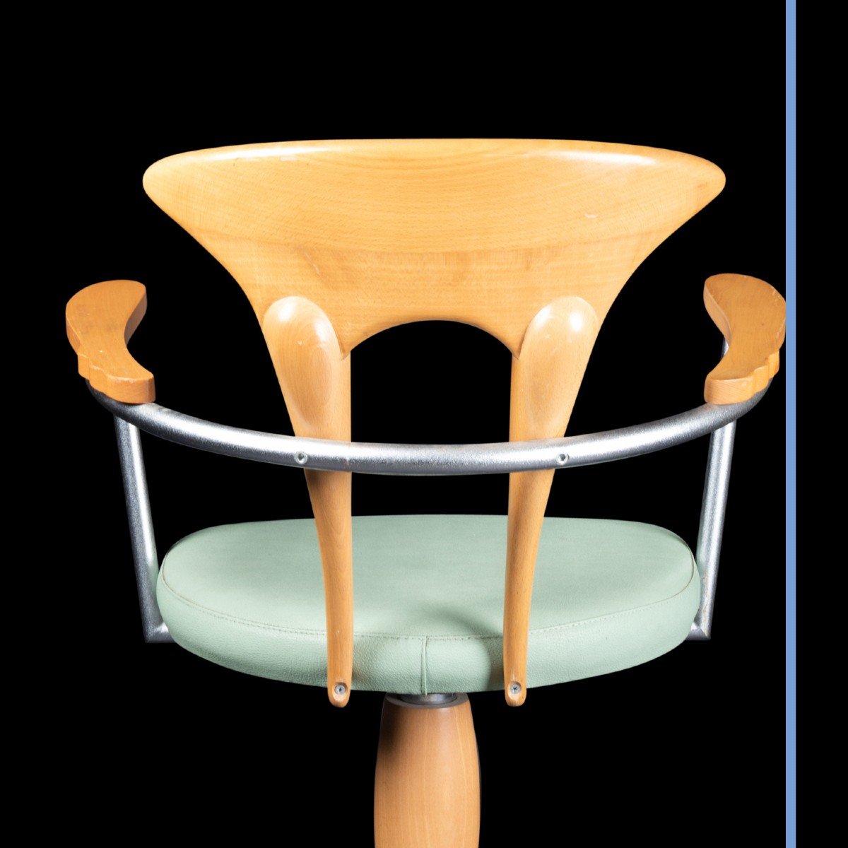 Travail Italien, suite de  quatre fauteuils pivotants  en bois et métal, XXe-photo-4