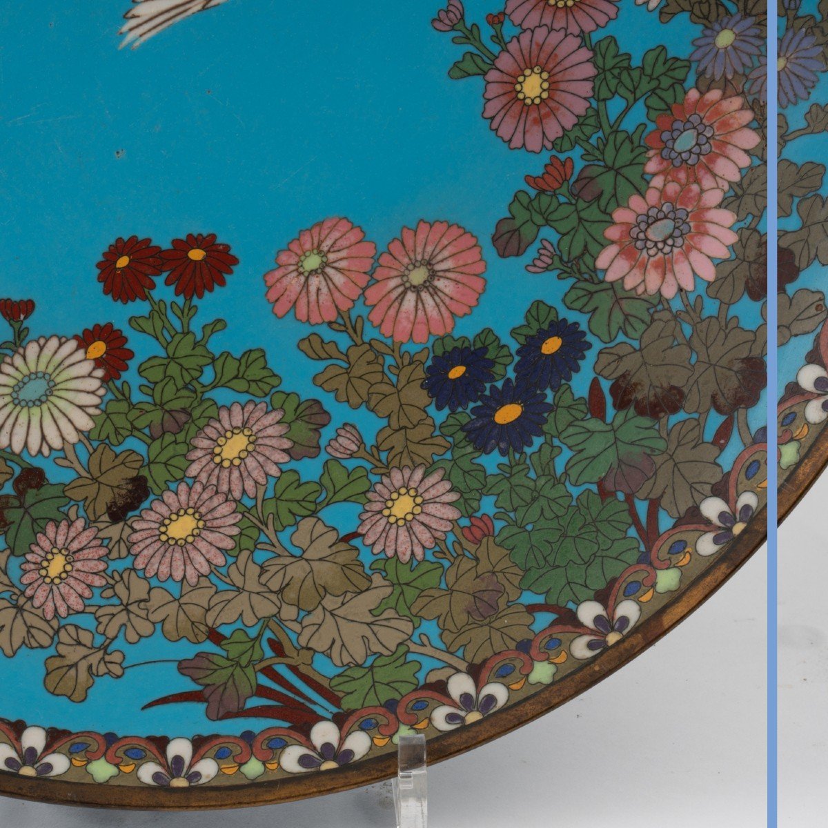 Paire de plats d&eacute;coratifs de forme ronde en &eacute;maux cloisonn&eacute;s, Japon, XIXe-photo-4
