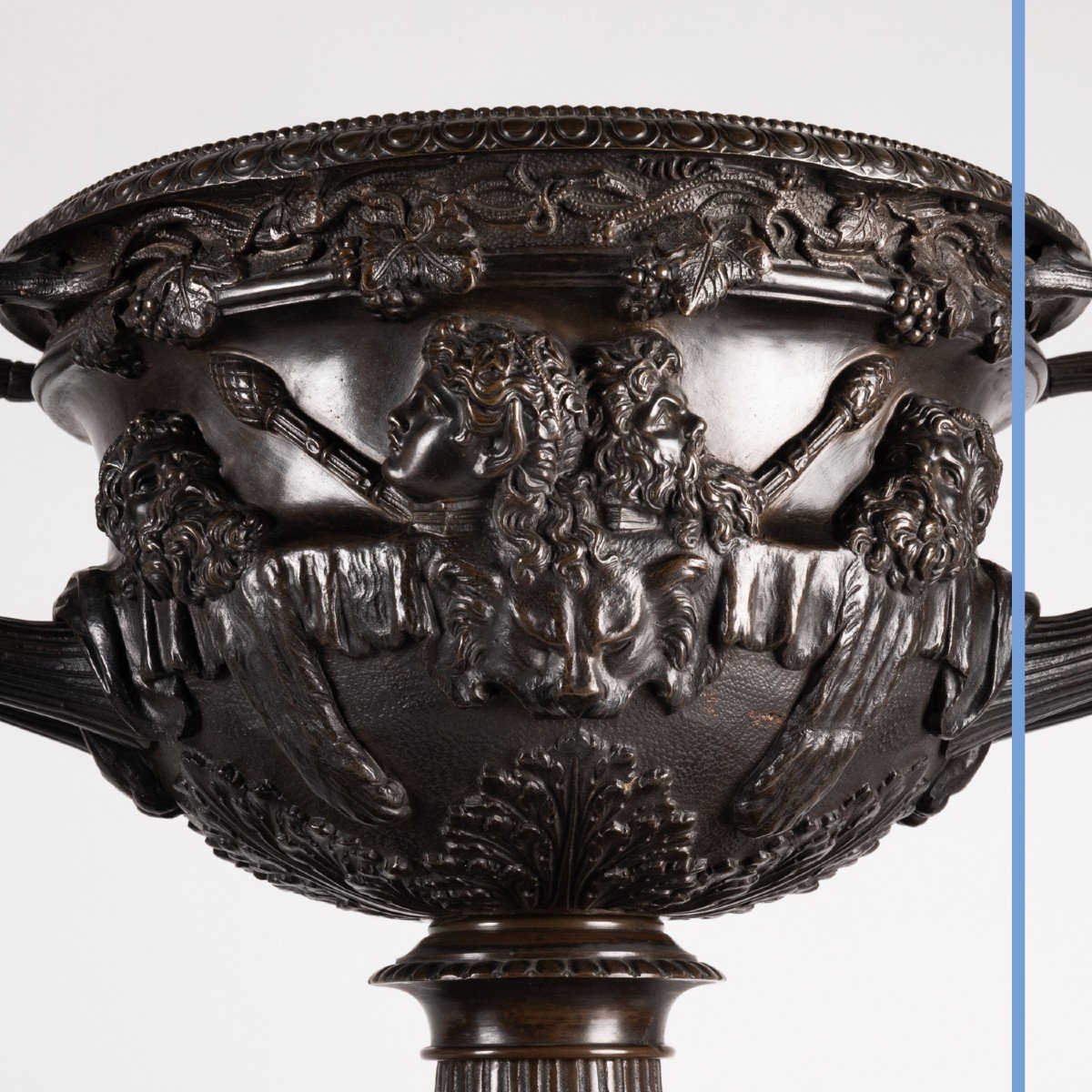 Ferdinand Barbedienne (1810-1892), Garniture de cheminée au vase de Warwick et aux bustes, XIXe-photo-1