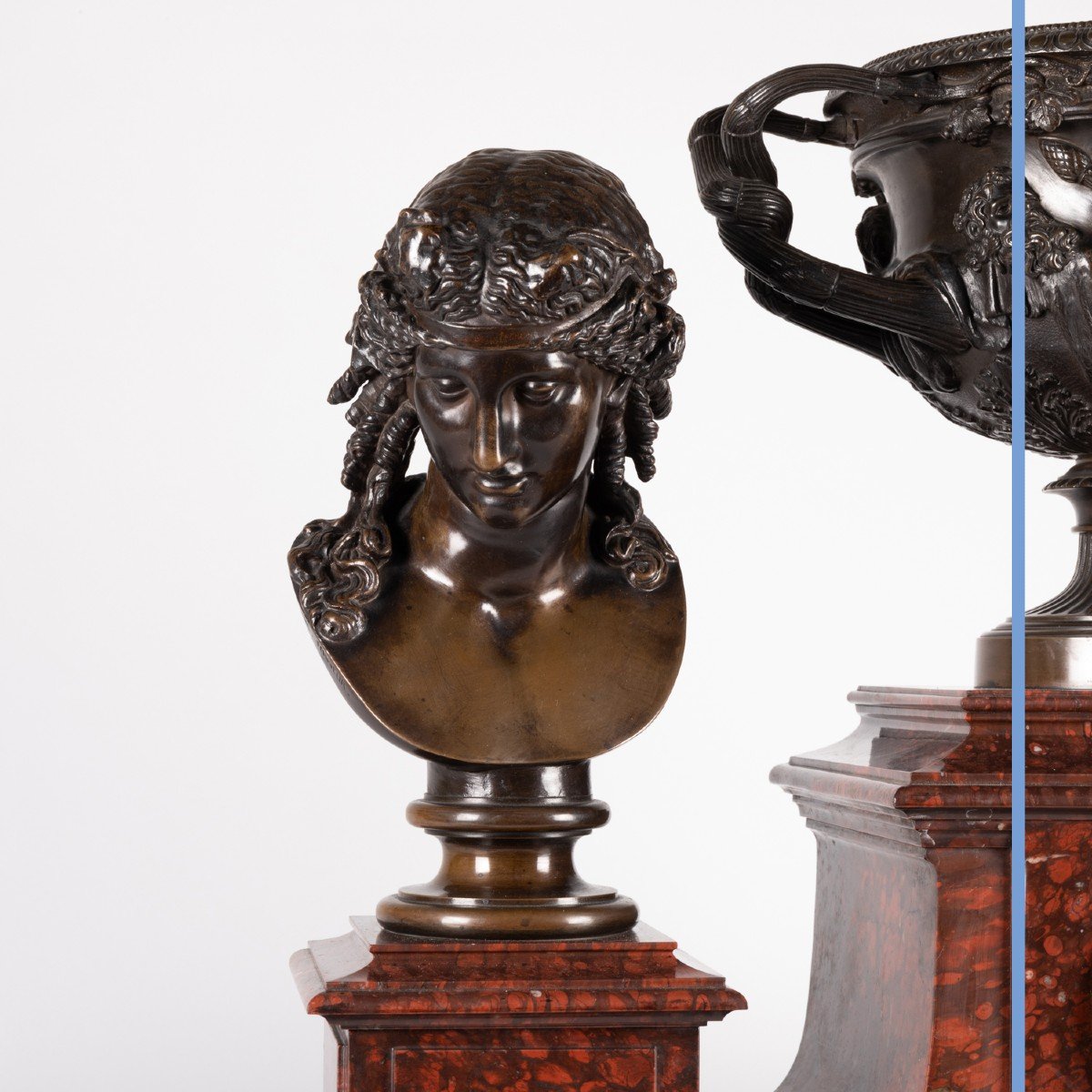 Ferdinand Barbedienne (1810-1892), Garniture de cheminée au vase de Warwick et aux bustes, XIXe-photo-3