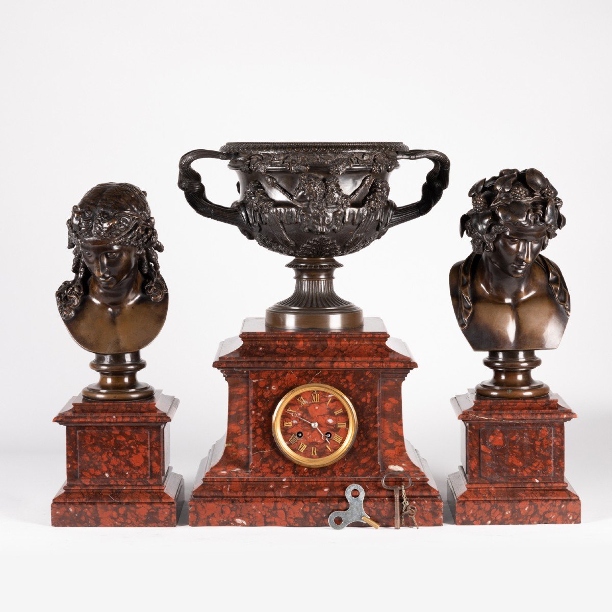 Ferdinand Barbedienne (1810-1892), Garniture de cheminée au vase de Warwick et aux bustes, XIXe