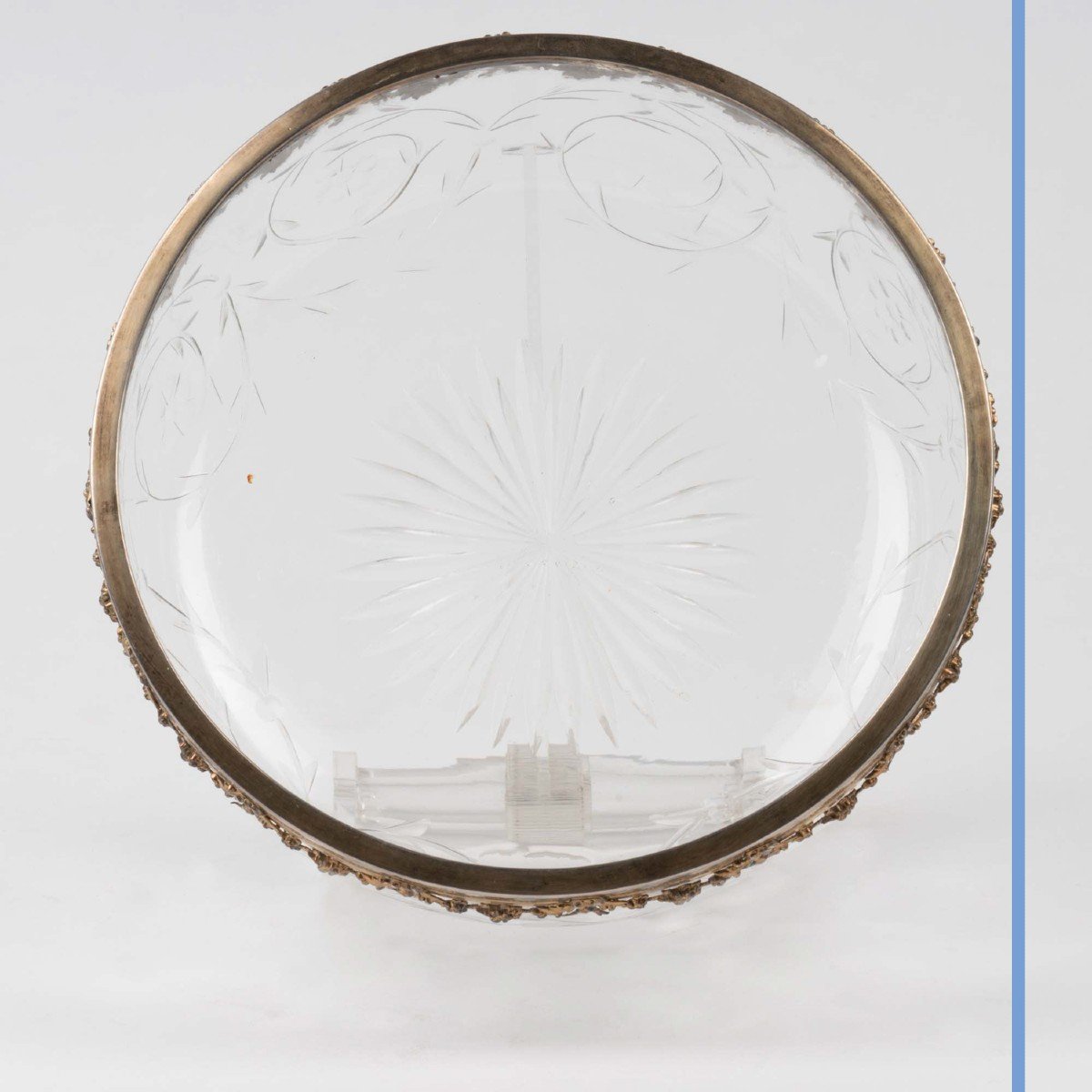 Coupe en cristal taillé et son présentoir en argent de style Louis XVI, XIXe-photo-5