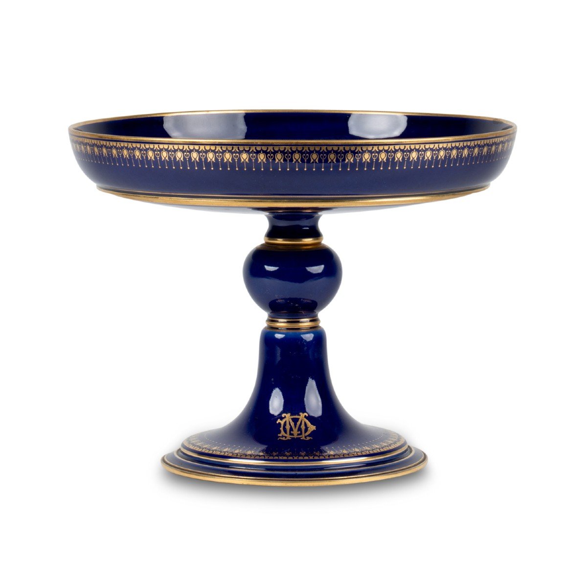 Manufacture de S&egrave;vres, coupe en porcelaine &agrave; d&eacute;cor v&eacute;g&eacute;tal stylis&eacute; &agrave; l&#039;or sur fond bleu, XIXe