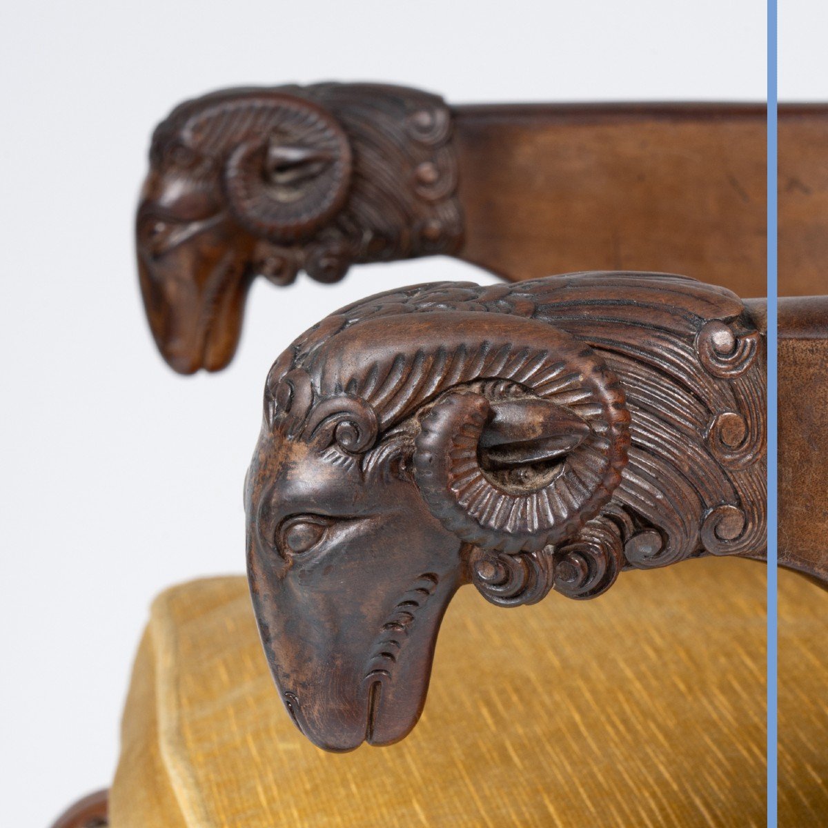 Fauteuil de bureau de forme gondole en acajou à têtes de béliers de style restauration, XIXe-photo-2