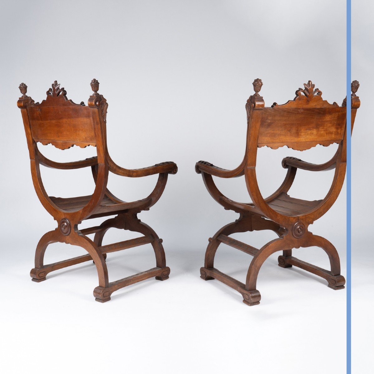Paire de fauteuils curules en bois sculpté, XIXe-photo-4