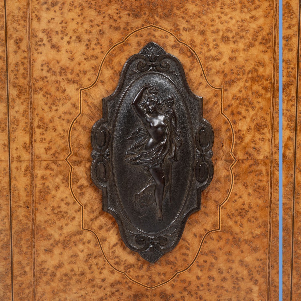 Meuble à hauteur d'appui marqueté à decors de médaillons en bois sculpté, XIXe-photo-4