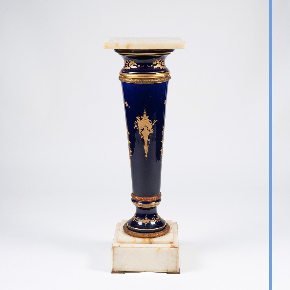 Sellette en porcelaine à fond bleu de Sèvres, bronze doré et onyx, époque Napoléon III, XIXe-photo-3