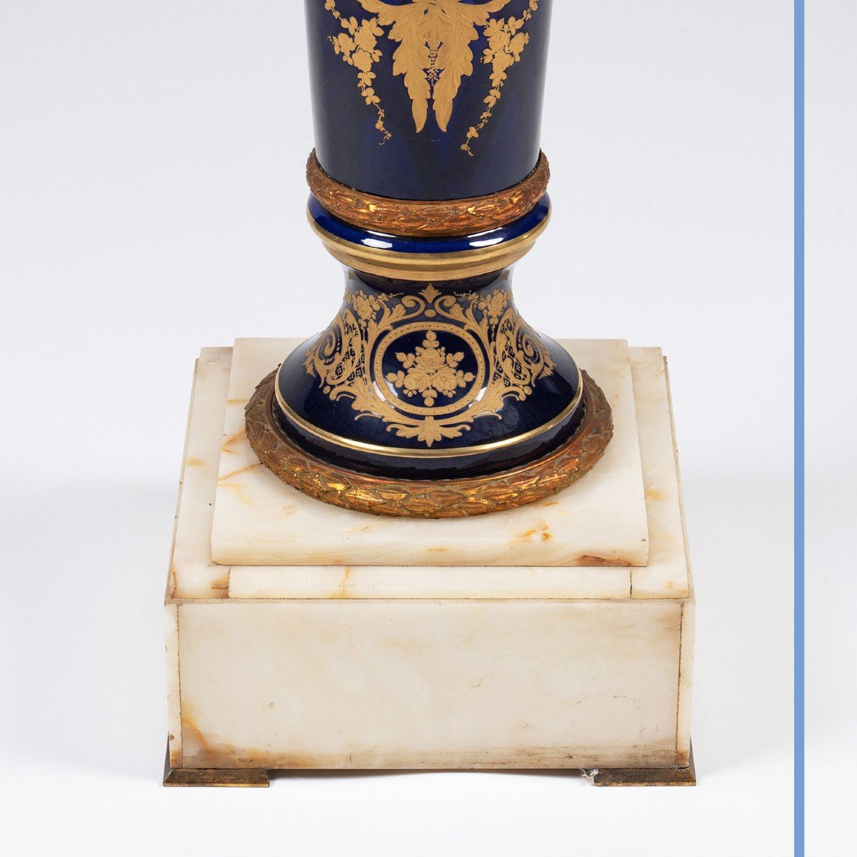 Sellette en porcelaine &agrave; fond bleu de S&egrave;vres, bronze dor&eacute; et onyx, &eacute;poque Napol&eacute;on III, XIXe-photo-2