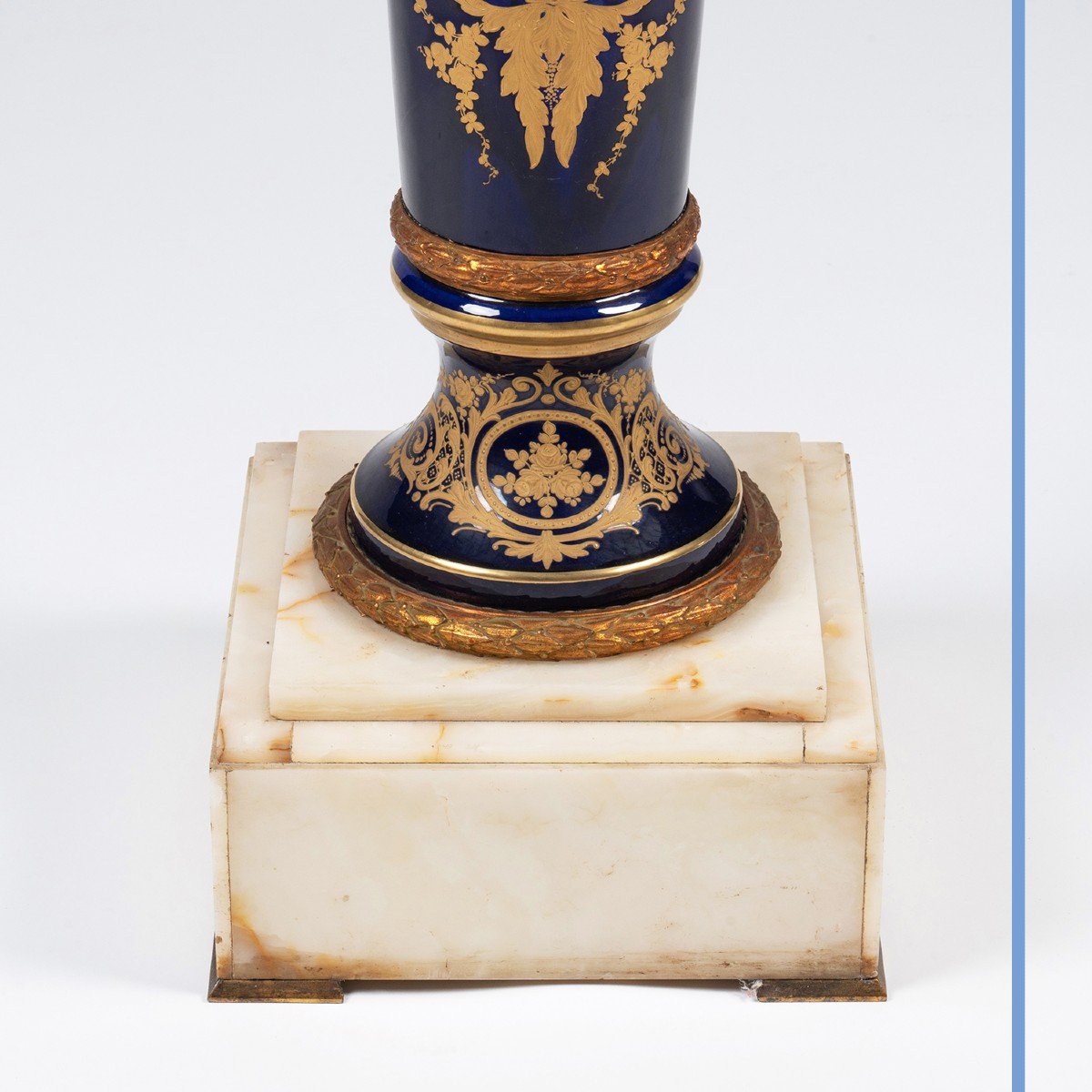 Sellette en porcelaine à fond bleu de Sèvres, bronze doré et onyx, époque Napoléon III, XIXe-photo-2