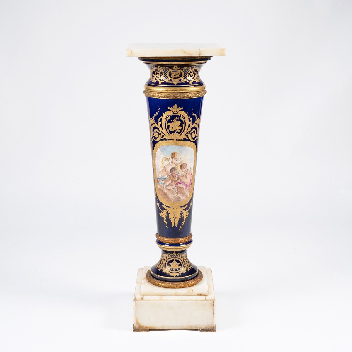 Sellette en porcelaine à fond bleu de Sèvres, bronze doré et onyx, époque Napoléon III, XIXe