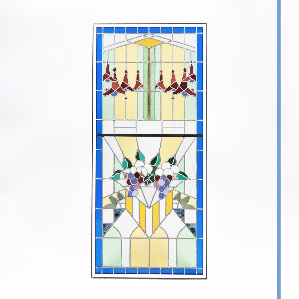 Vitrail à décor d'une corbeille de fleurs, XXe