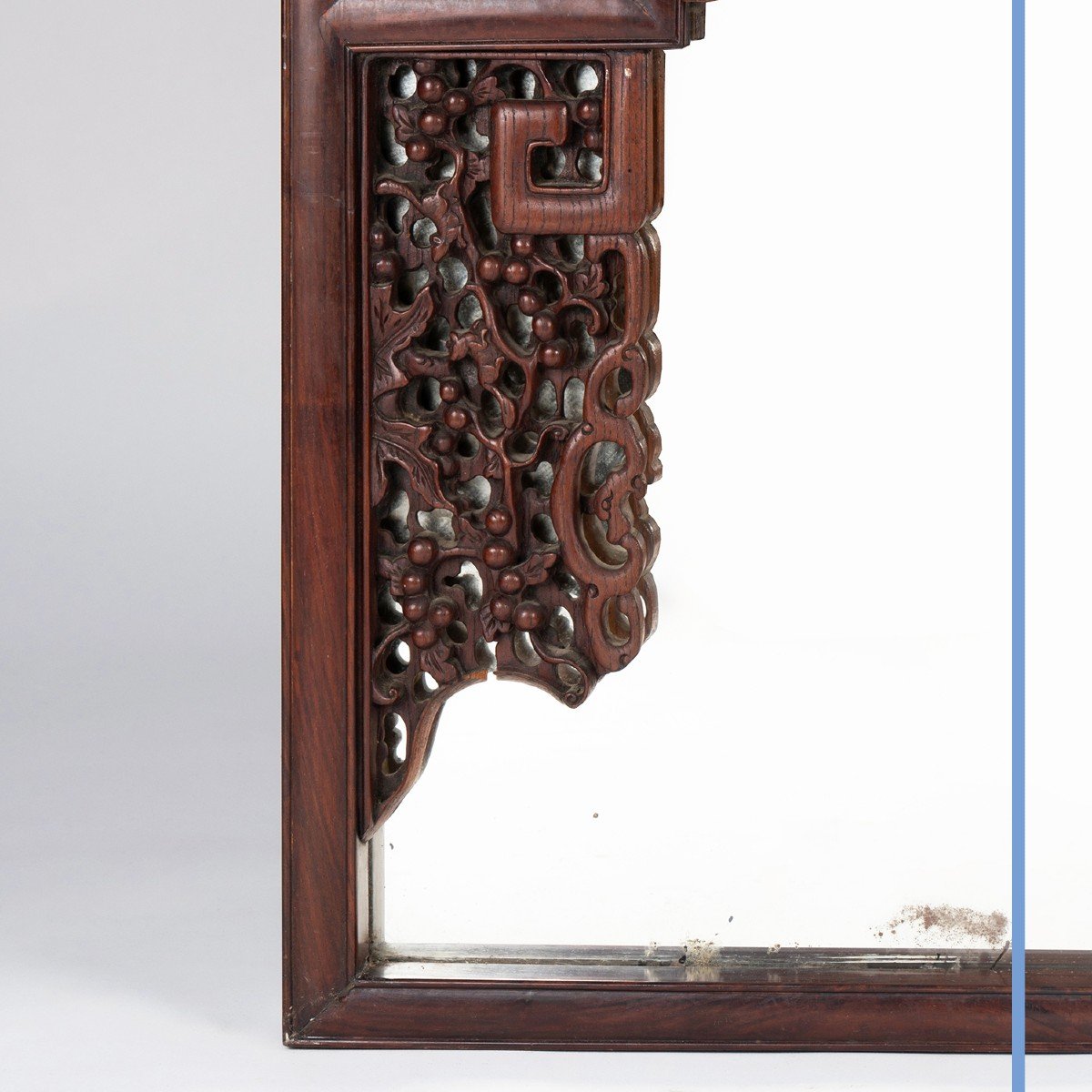 Miroir en bois exotique finement sculpté, laque rouge et dorure, Chine, XIXe-photo-1