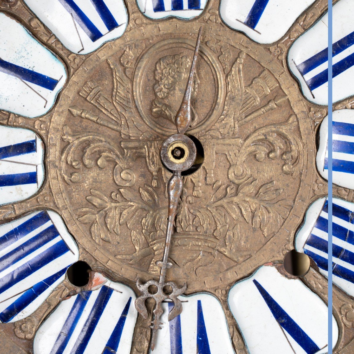 Mouvement  d'horloge en laiton et cartouches émaillées et socle en bois, XIXe-photo-4