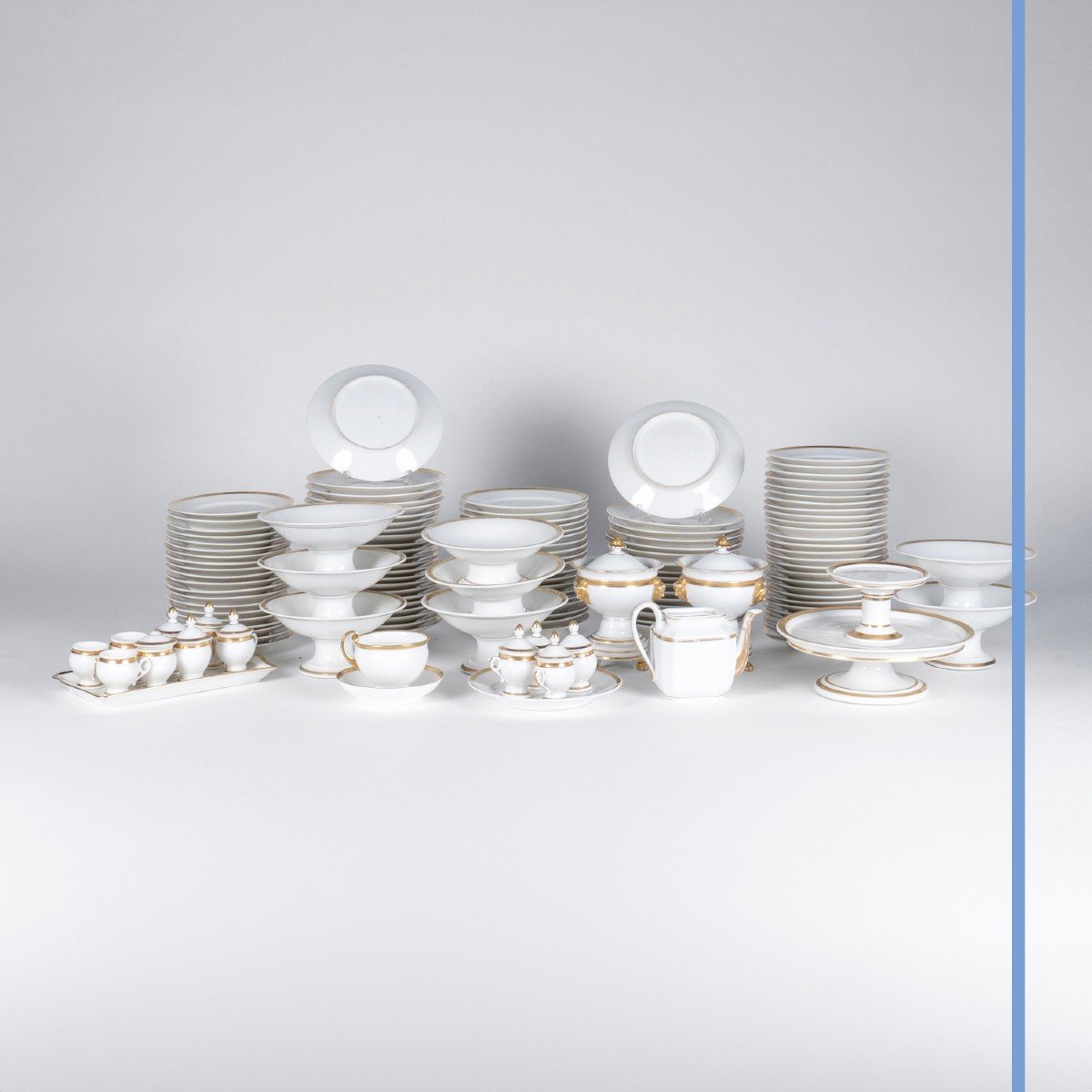 Service de table en porcelaine  blanche à filet doré, XXe-photo-2