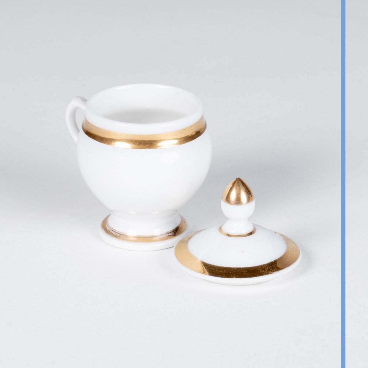 Service de table en porcelaine  blanche à filet doré, XXe-photo-8