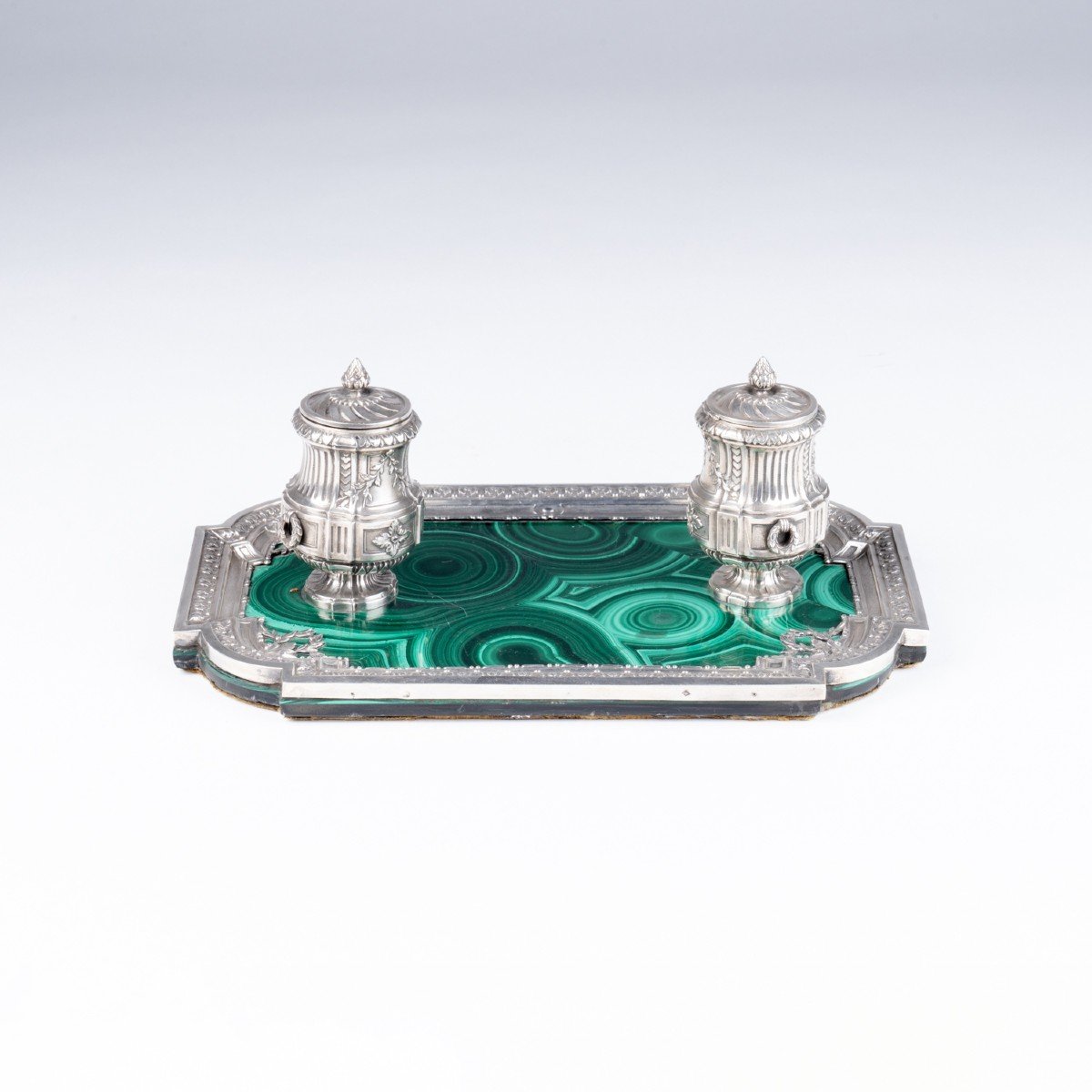 Guillemin Frères, encrier double en argent et placage de malachite, XIXe