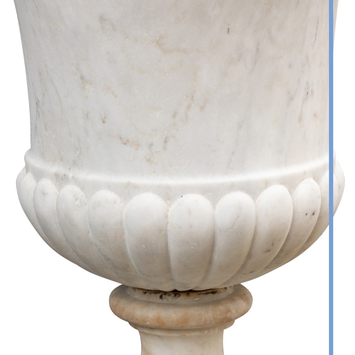 Vase M&eacute;dicis en marbre de carrare orn&eacute; d'une frise de godrons, XVIIIe-photo-1