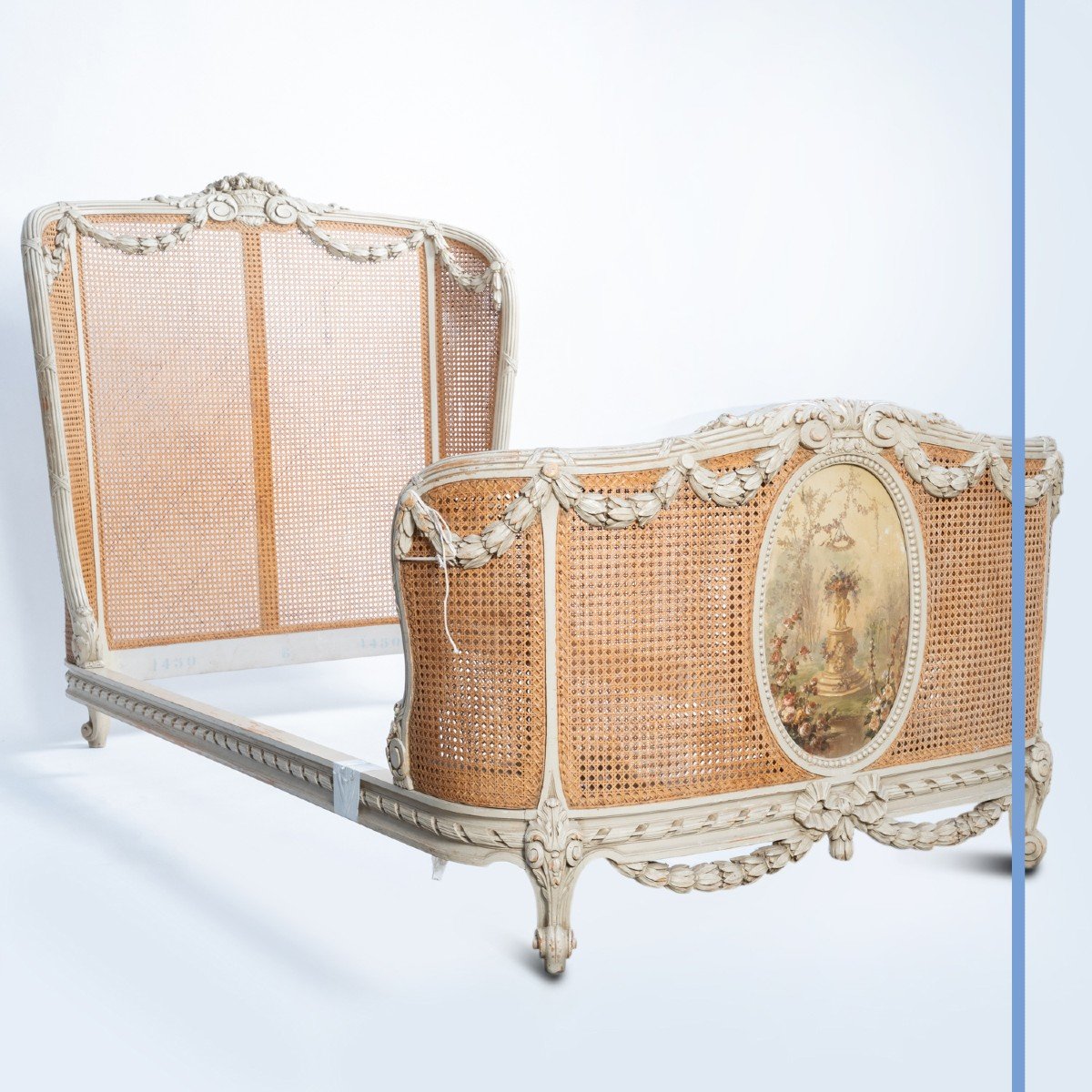 Chambre à coucher de style Louis XVI en bois  sculpté, mouluré et laqué gris, XIXe-photo-4