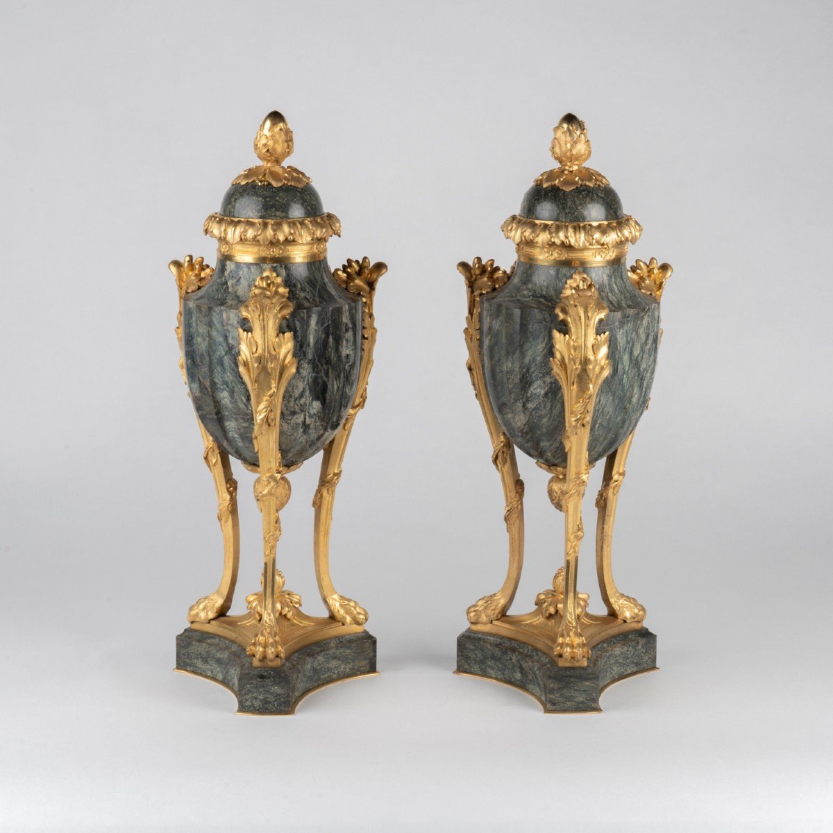 Susse Fr&egrave;res et F. Rambaud (XIXe), Paire de cassolettes de style Louis XVI, XIXe