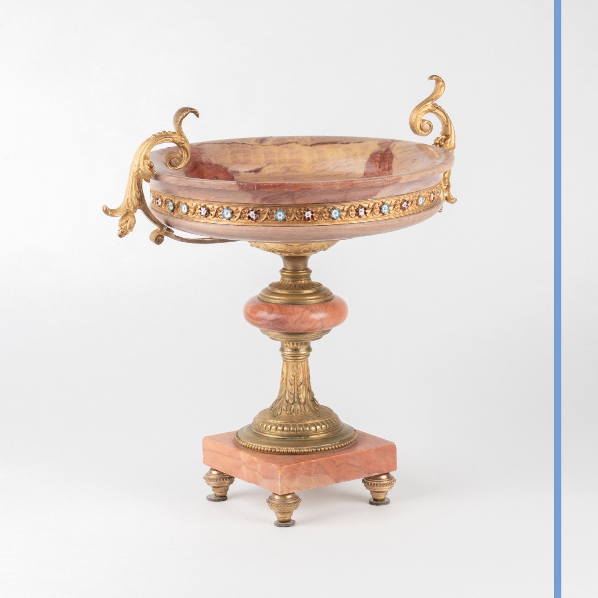Coupe en marbre rose veiné, bronze doré et émaux,  XXe-photo-2