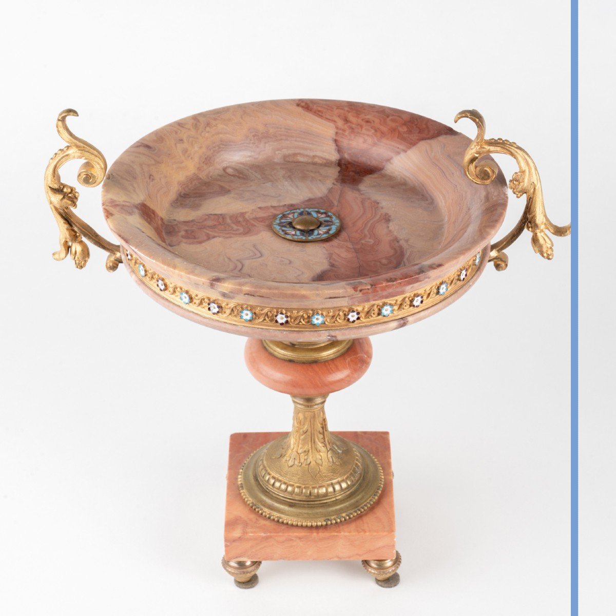 Coupe en marbre rose veiné, bronze doré et émaux,  XXe-photo-4