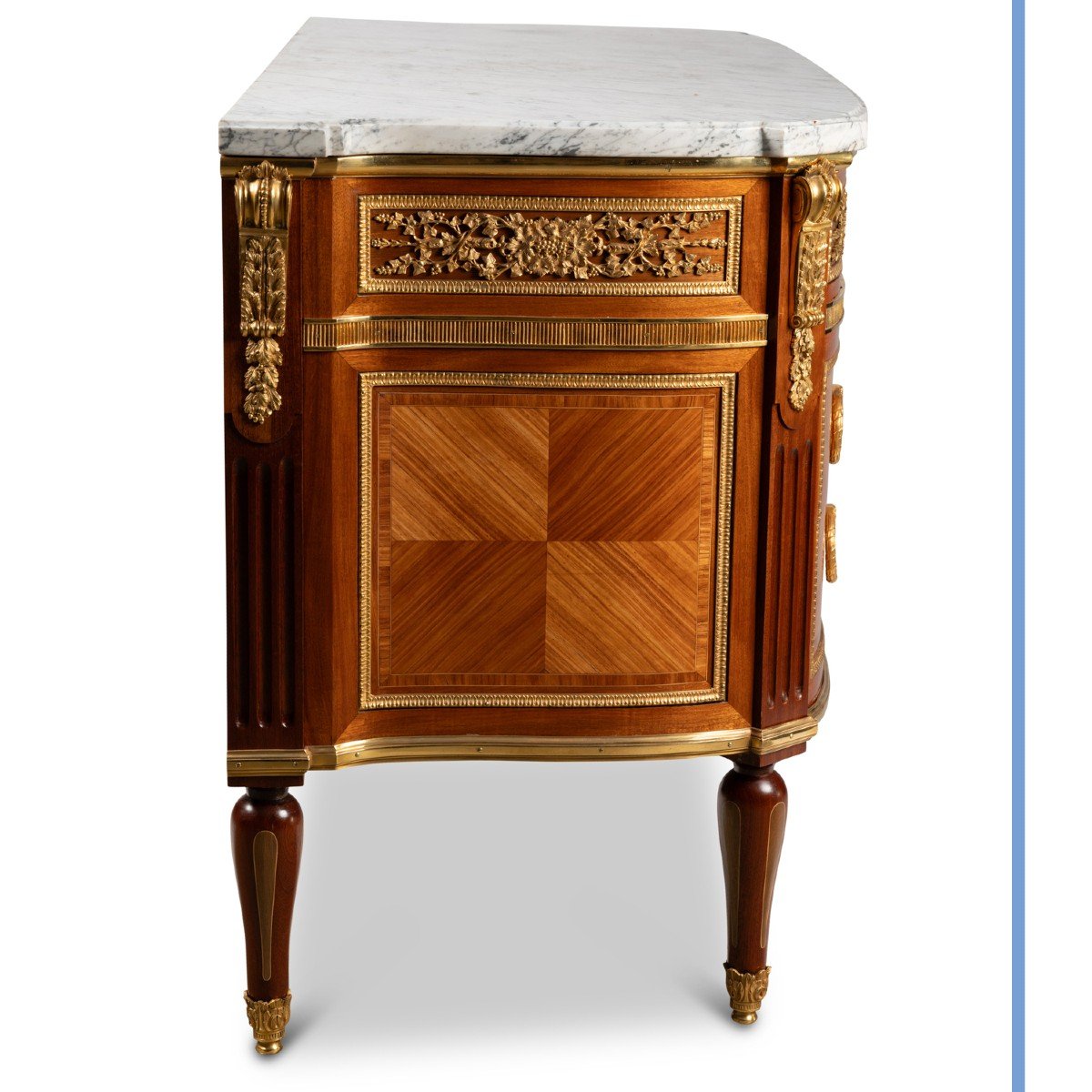 D&rsquo;apr&egrave;s le mod&egrave;le livr&eacute; par Jean-Fran&ccedil;ois Leleu (1729-1807) &agrave; Versailles, commode, XIXe-photo-4