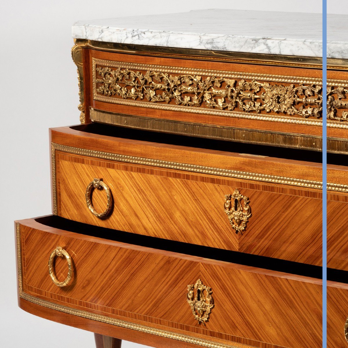D&rsquo;apr&egrave;s le mod&egrave;le livr&eacute; par Jean-Fran&ccedil;ois Leleu (1729-1807) &agrave; Versailles, commode, XIXe-photo-2