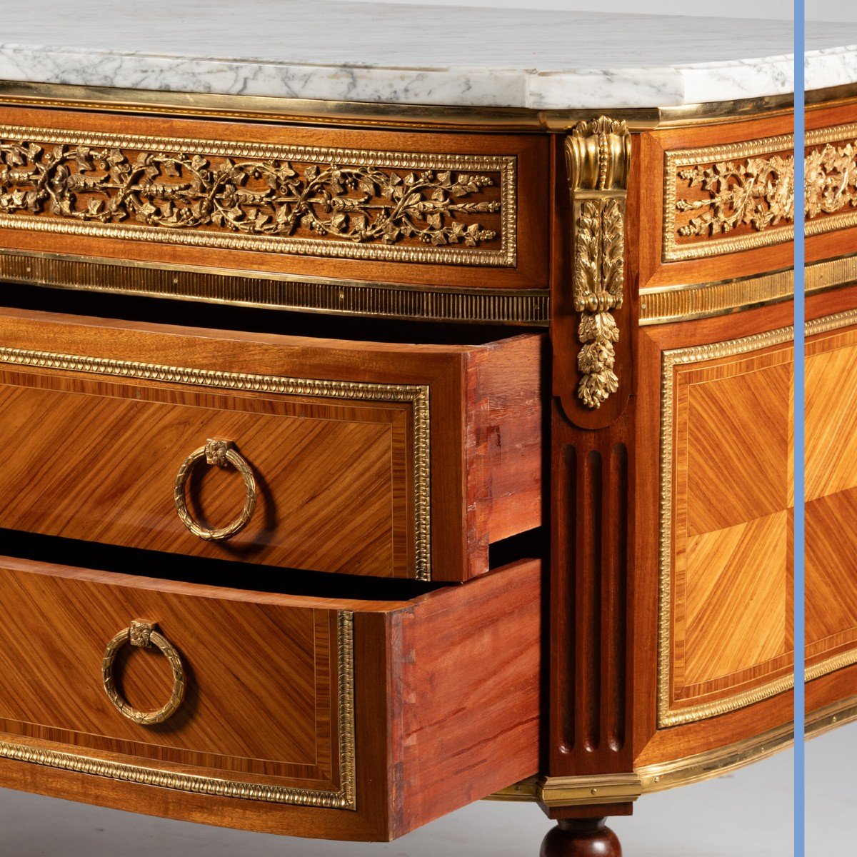 D&rsquo;apr&egrave;s le mod&egrave;le livr&eacute; par Jean-Fran&ccedil;ois Leleu (1729-1807) &agrave; Versailles, commode, XIXe-photo-5