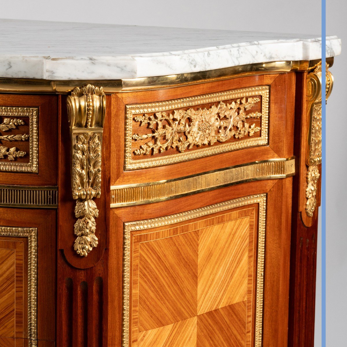 D&rsquo;apr&egrave;s le mod&egrave;le livr&eacute; par Jean-Fran&ccedil;ois Leleu (1729-1807) &agrave; Versailles, commode, XIXe-photo-6