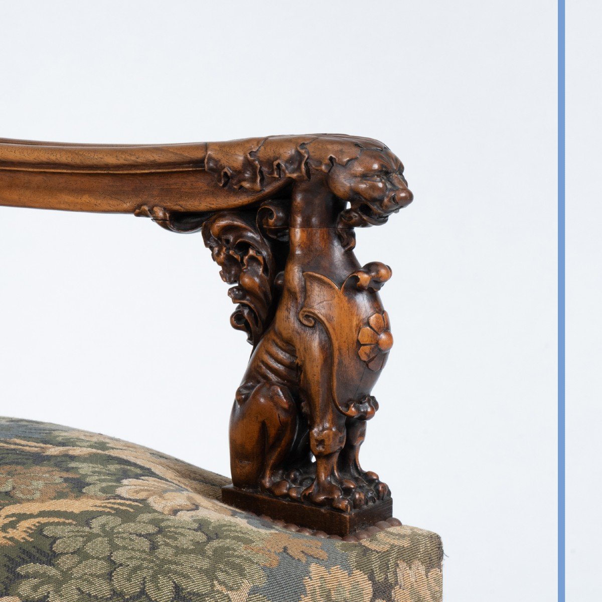 Fauteuil de bureau en noyer sculpté, XIXe-photo-4