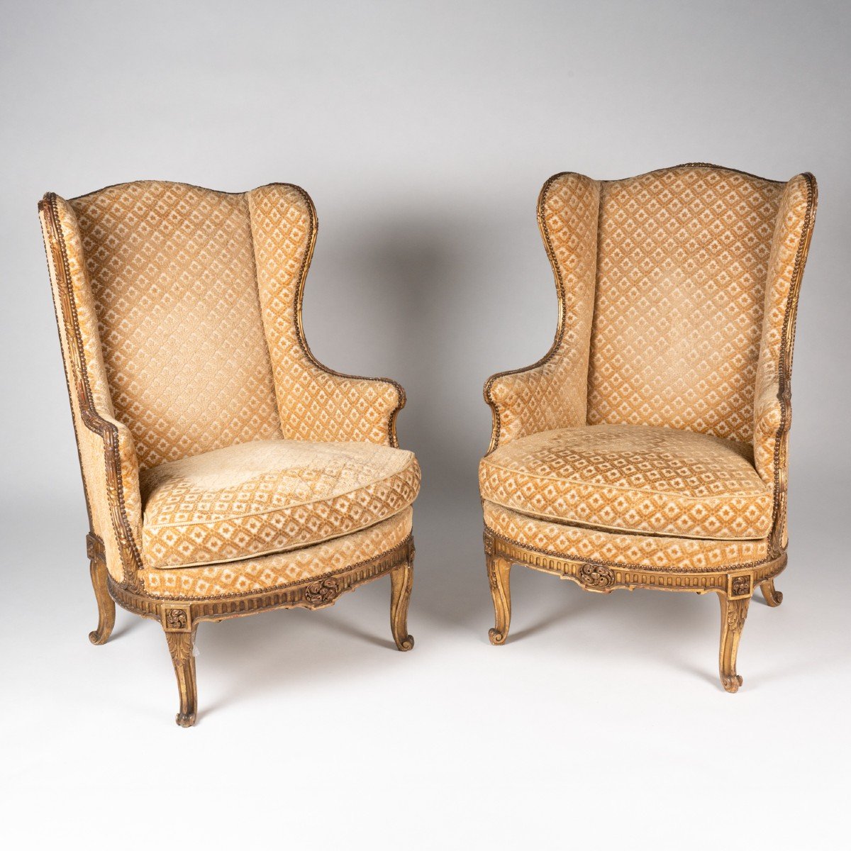 Paire de berg&egrave;res en bois dor&eacute;, XIXe