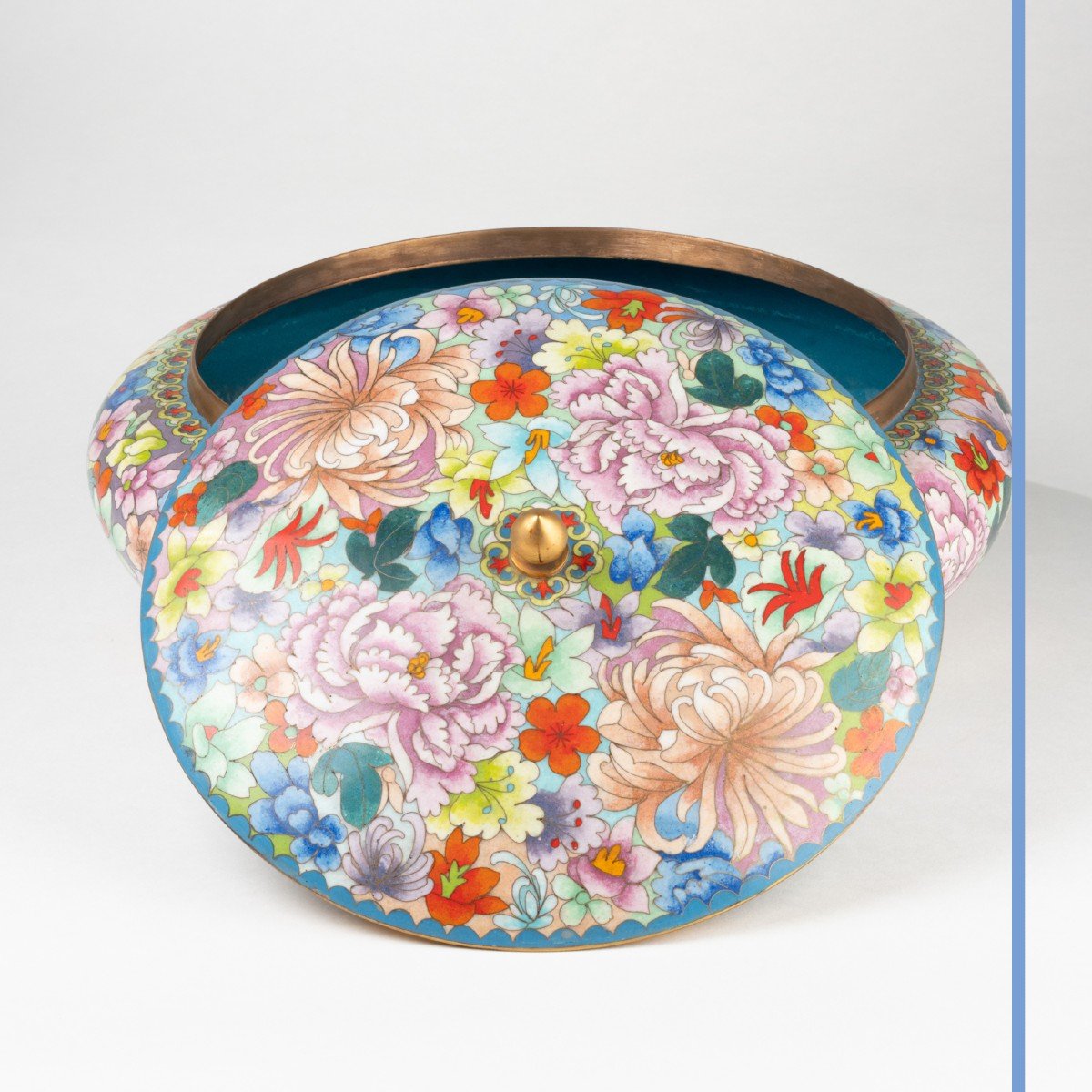 Covered Box In Cloisonné Brass With Rich Floral Decoration, Asia, 20th-photo-3