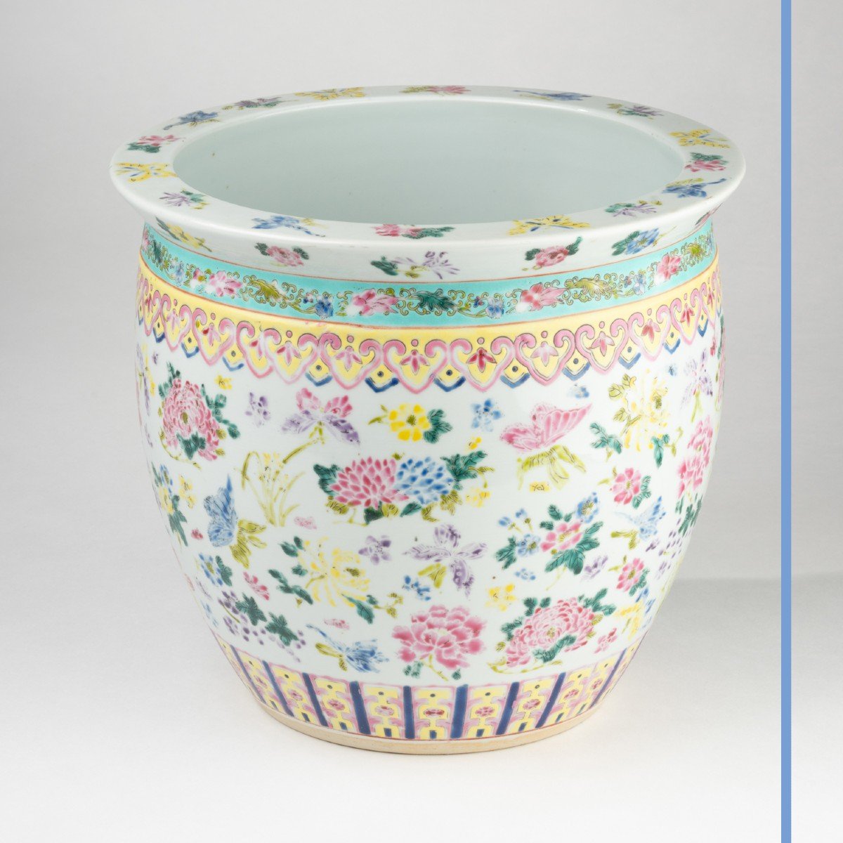 Cache-Pot en porcelaine &agrave; d&eacute;cor floral, Asie, XXe-photo-2