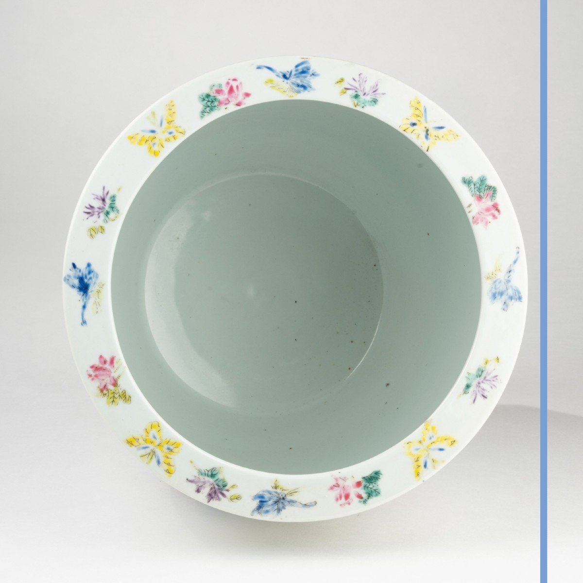 Cache-Pot en porcelaine &agrave; d&eacute;cor floral, Asie, XXe-photo-2