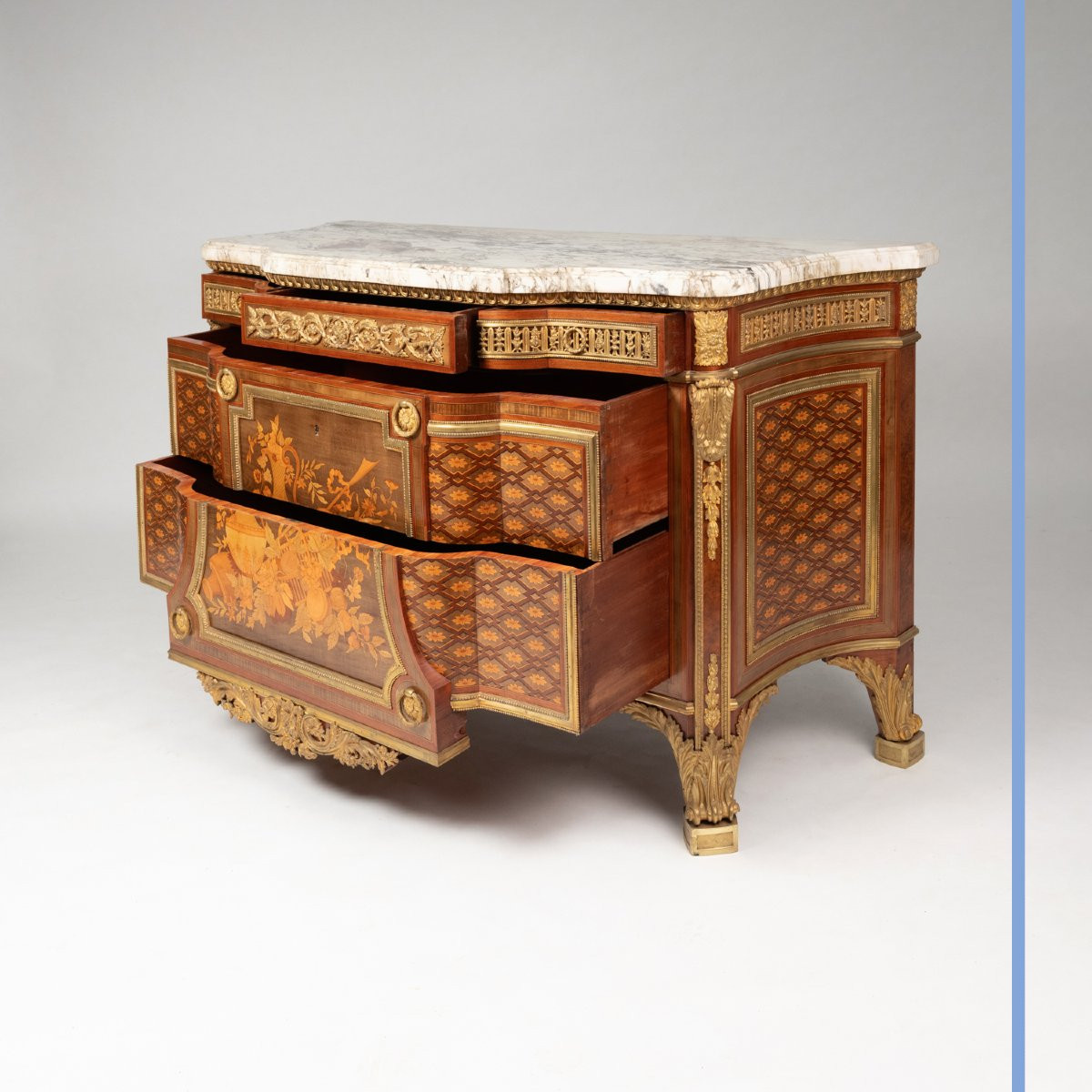 Commode en marqueterie de bois précieux, bronze doré et marbre Campan, XIXe-photo-3