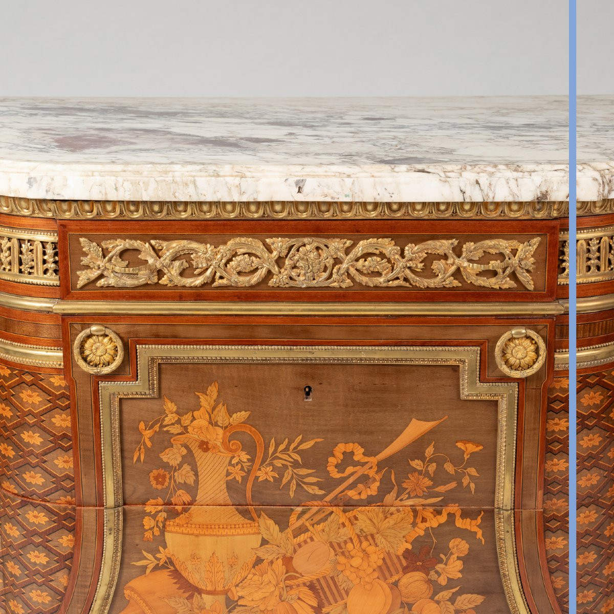 Commode en marqueterie de bois précieux, bronze doré et marbre Campan, XIXe-photo-4