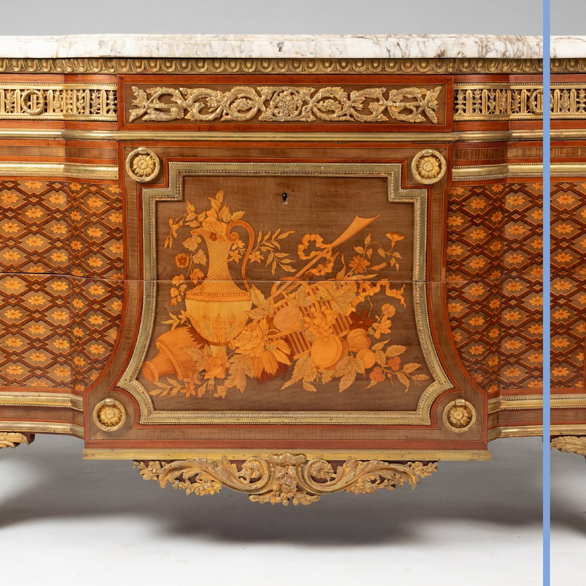 Commode en marqueterie de bois précieux, bronze doré et marbre Campan, XIXe-photo-5