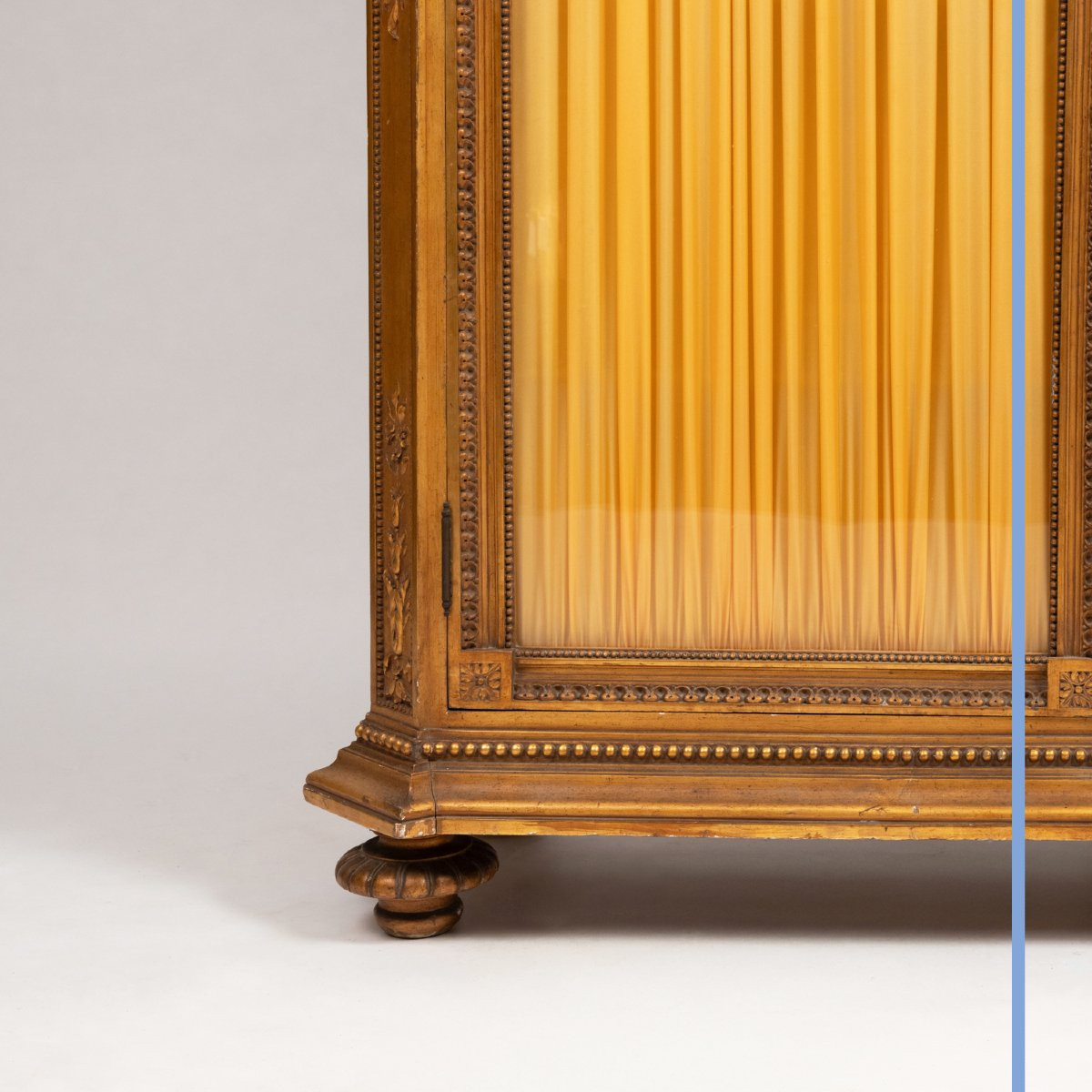 Louis XVI Style Display Case In Carved And Gilded Wood, 19th-photo-7
