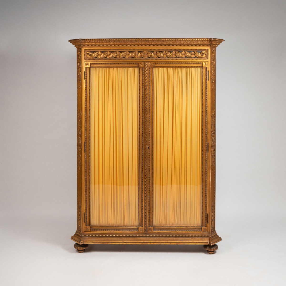 Louis XVI Style Display Case In Carved And Gilded Wood, 19th