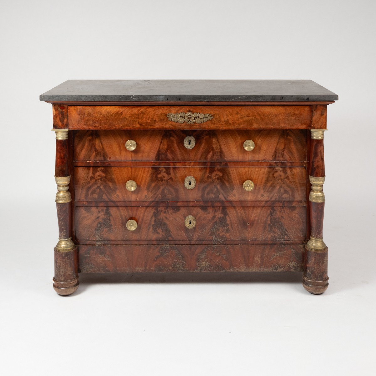 Commode de style empire en placage de ronce d'acajou, XIXe