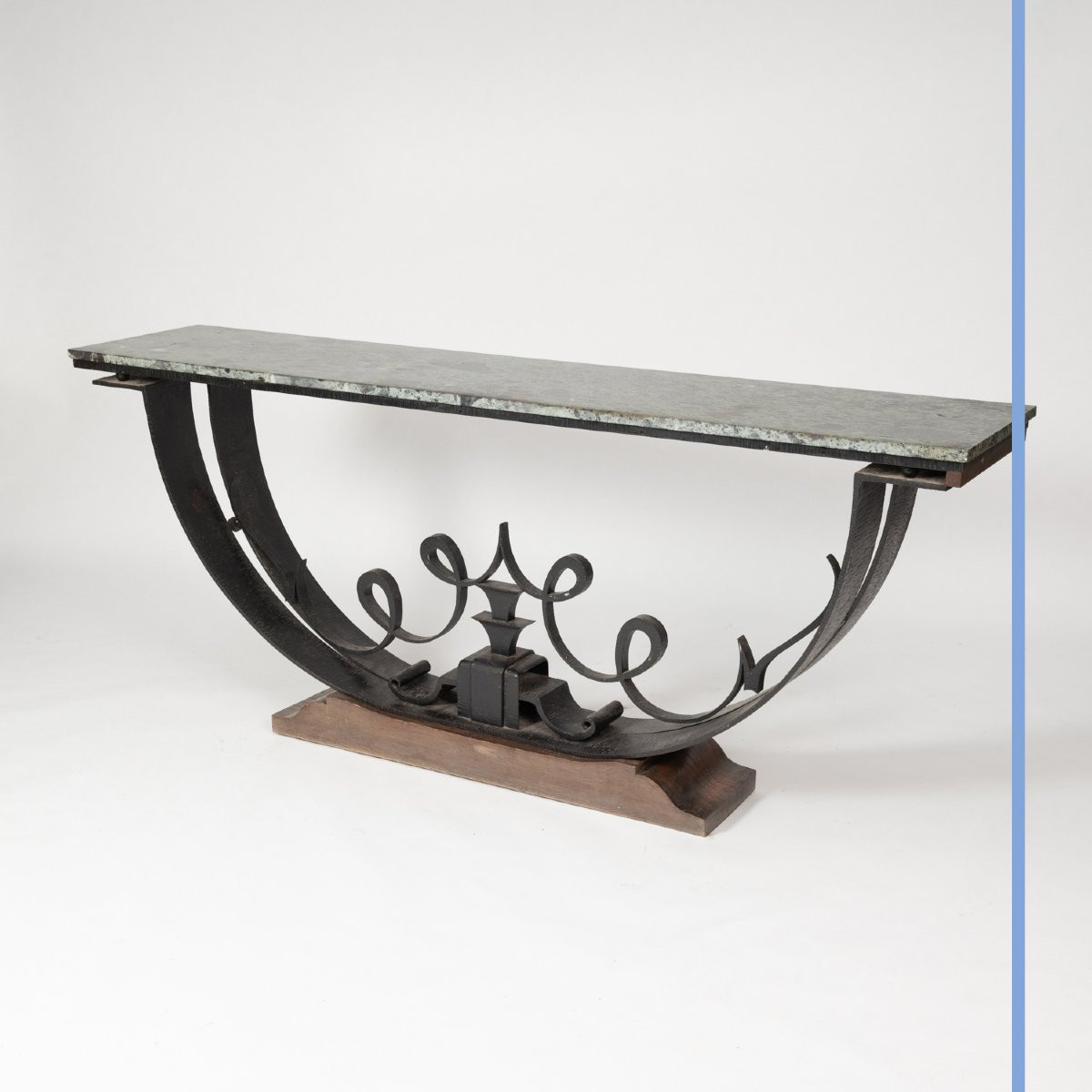 Console d'époque Art Déco en fer martelé et dessus de marbre, XXe-photo-3