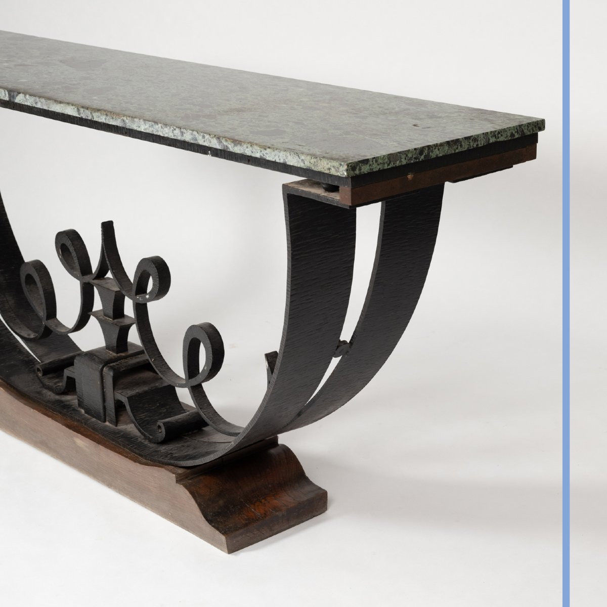 Console d'époque Art Déco en fer martelé et dessus de marbre, XXe-photo-3
