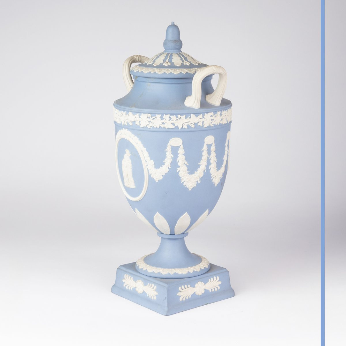 Wedgwood Porcelain Casserole Dish, 19th-photo-4