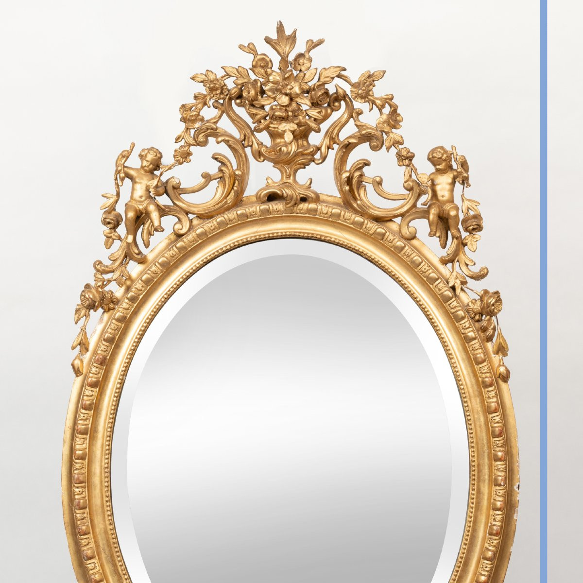 Miroir ovale en bois et stuc doré à fronton aux putti, XIXe-photo-2