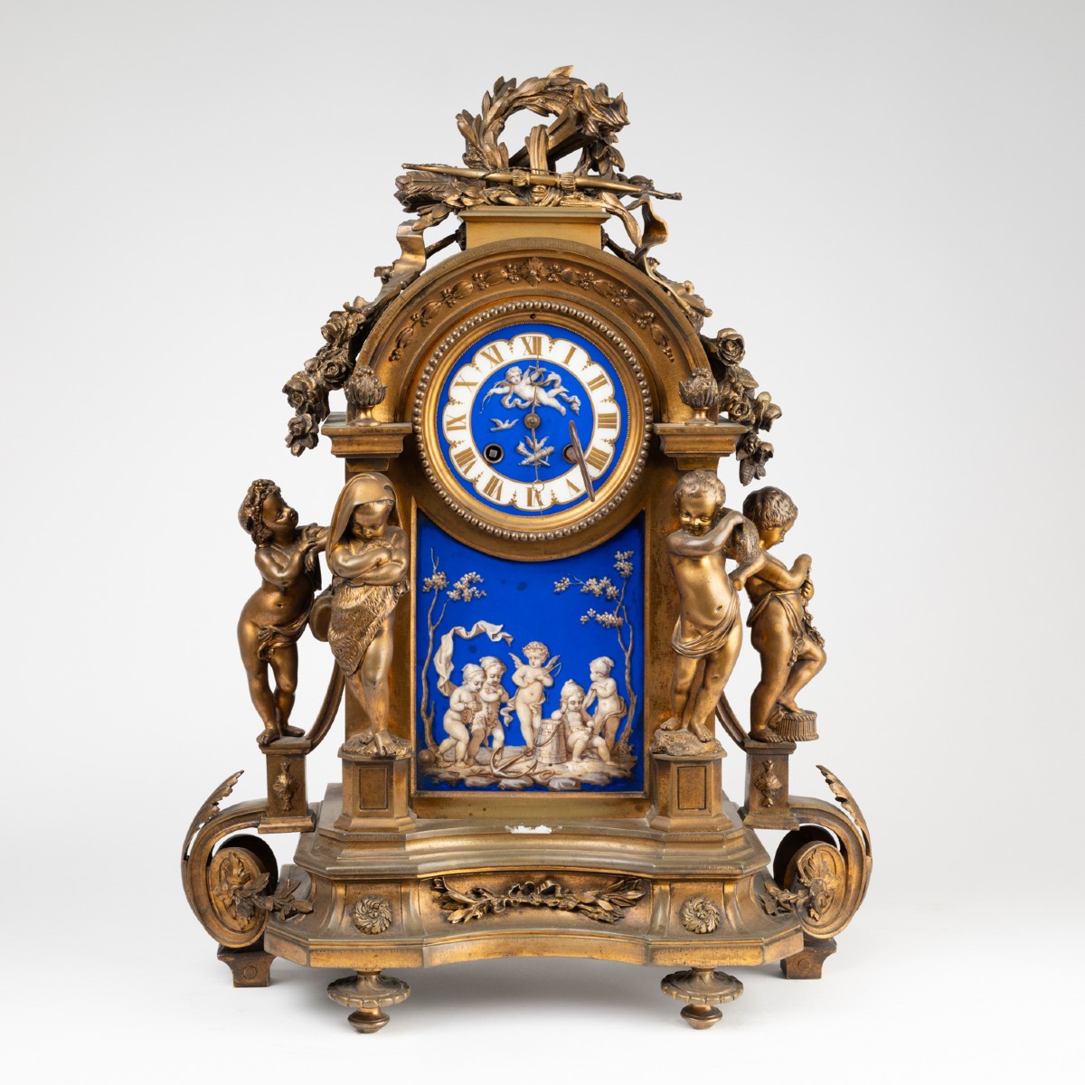 Pendule en bronze doré et plaques émaillées, XIXe