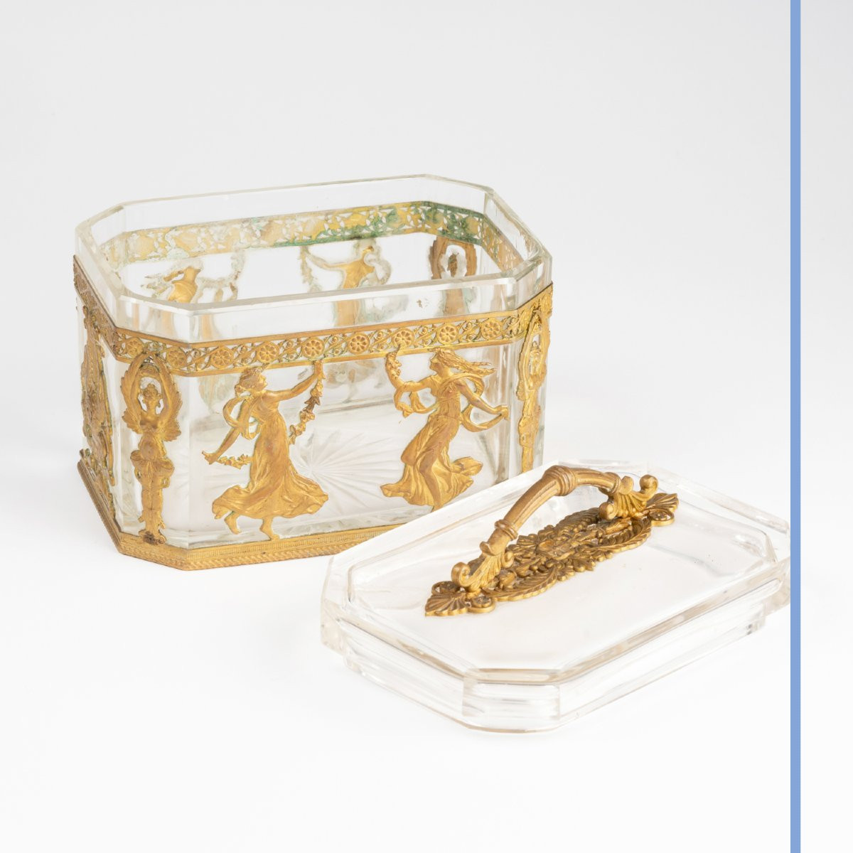Boîte à biscuits de style Empire en cristal taillé et laiton, XIXe-photo-4