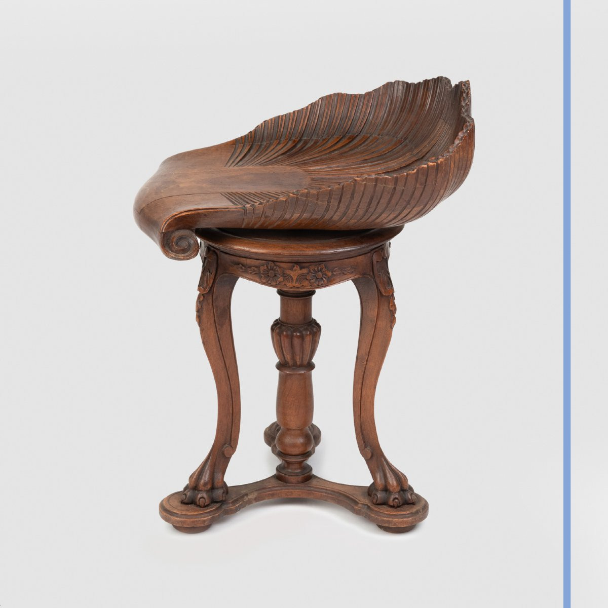 Chaise de harpiste en noyer sculpté d'une coquille, XIXe-photo-2