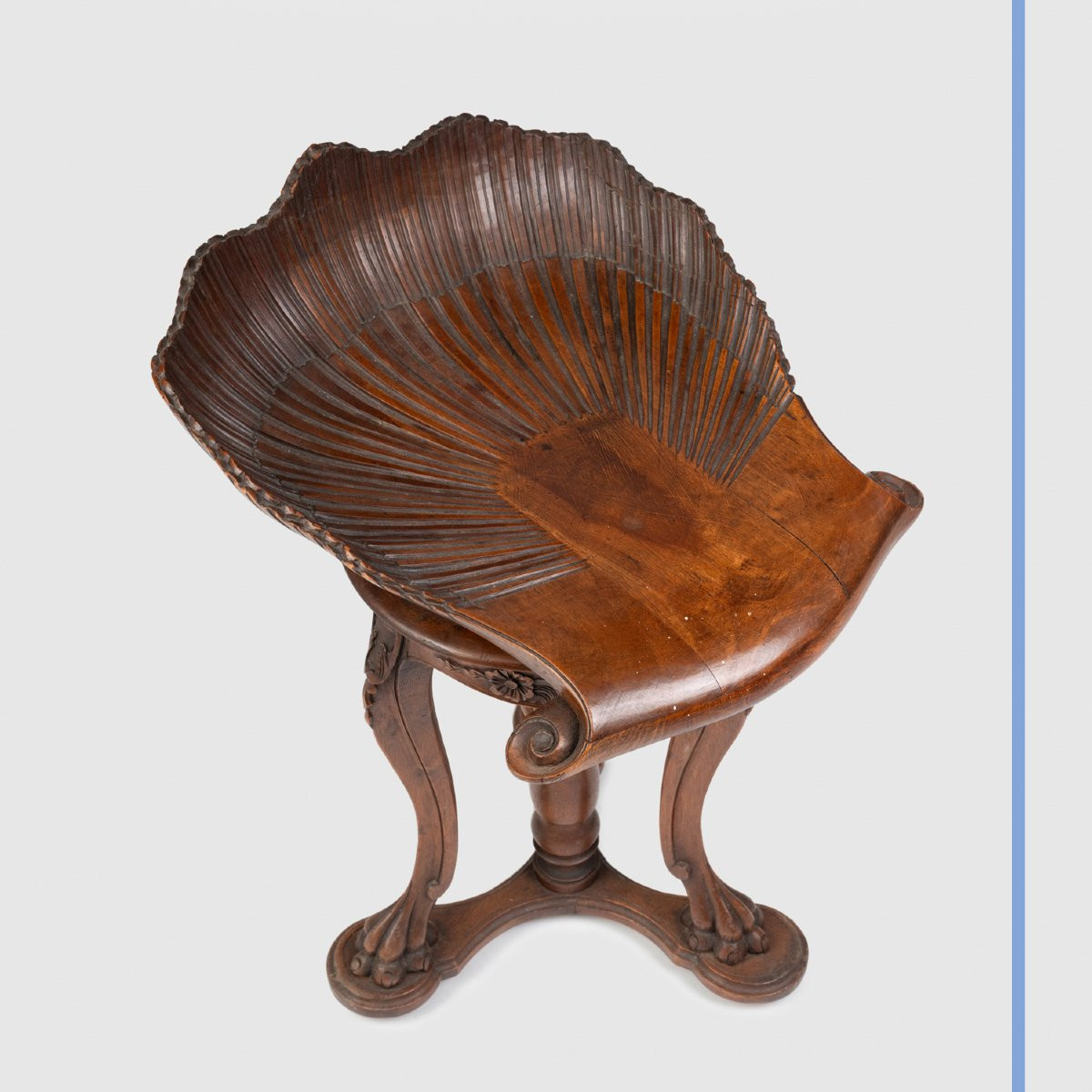 Chaise de harpiste en noyer sculpté d'une coquille, XIXe-photo-2